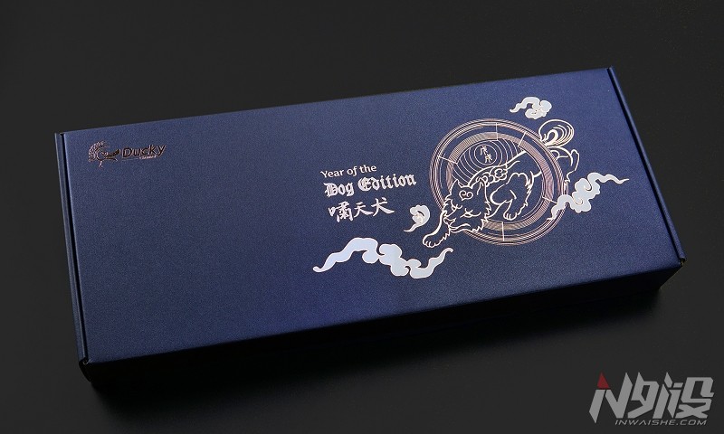【十年生肖传承：Akko x Ducky狗年限定版机械键盘开箱，哮天犬纹身设计惊艳亮相】