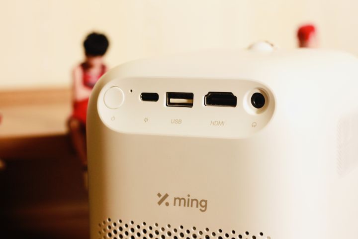 小明Q1侧面