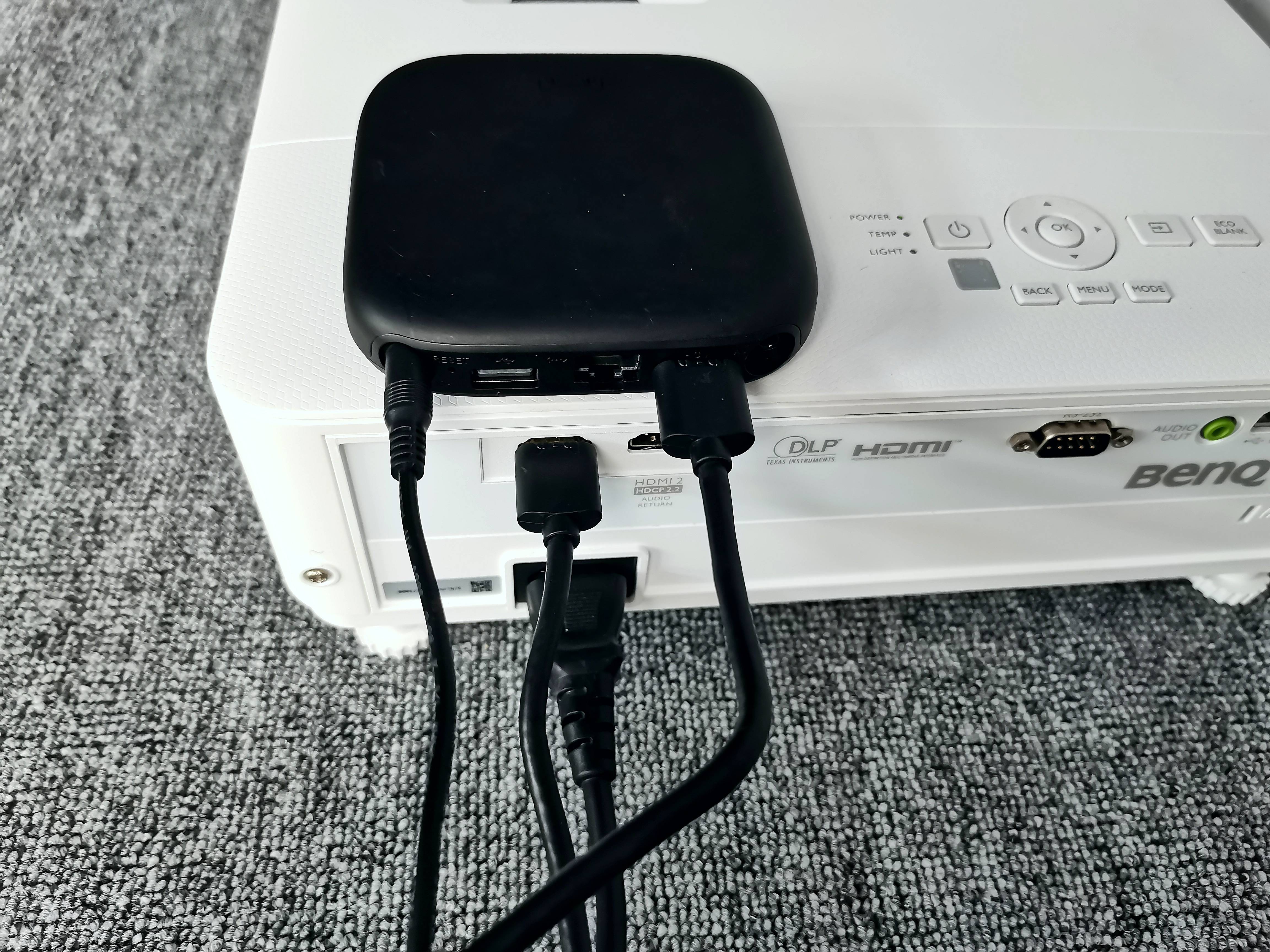 明基W1800背面接口